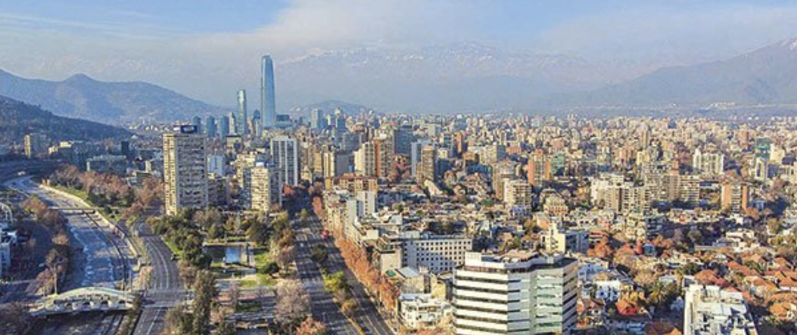 Una buena para la economía chilena: Fitch mantiene la clasificación de riesgo de Chile y le pone perspectiva "estable"