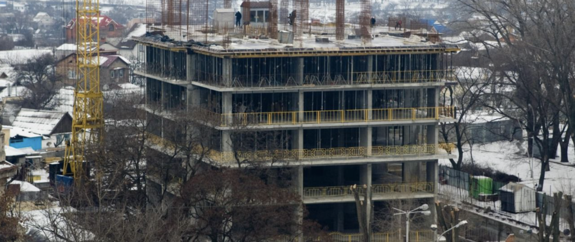 Expertos valoran baja en tasas hipotecarias, pero advierten que la recuperación inmobiliaria será gradual