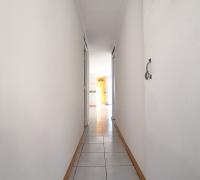 Pasillo hacia patio trasero