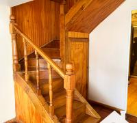 ESCALERA DE ROBLE