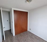 Dormitorio pequeño con vista al closet