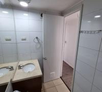 Baño vista vanitorio y acceso