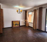 amplio living comedor