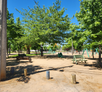 frente a la casa hay un parque para disfrutar en familia