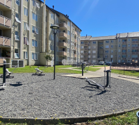 maquinas de ejercicio dentro del terreno