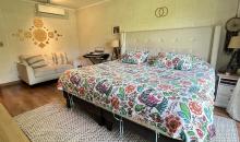 DORMITORIO PPAL CON VISTA Y SALIDA A JARDÍN