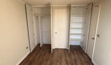 Destaca closet y cajoneras con puertas