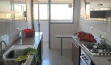 Cocina y al fondo logia