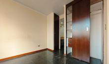dormitorio en suite y closet
