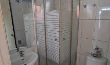 Baño 1 de visitas o principal que viene con conexión a lavadora