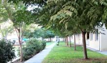 Condominio con un ambiente full familiar, varias áreas verdes y juegos infantiles.
