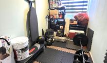 Dormitorio con closet incluido.