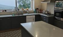 Amplia cocina, equipada y amoblada