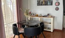 Comedor destacando luz natural