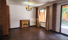 amplio living comedor