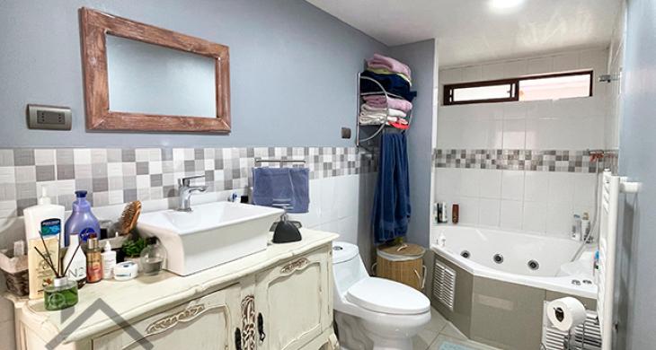 BAÑO DORMITORIO PRINCIPAL CON JACUZZI