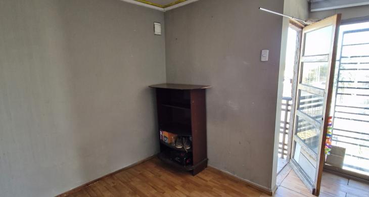 Segundo dormitorio, en segundo piso con vista al poniente, muy iluminado