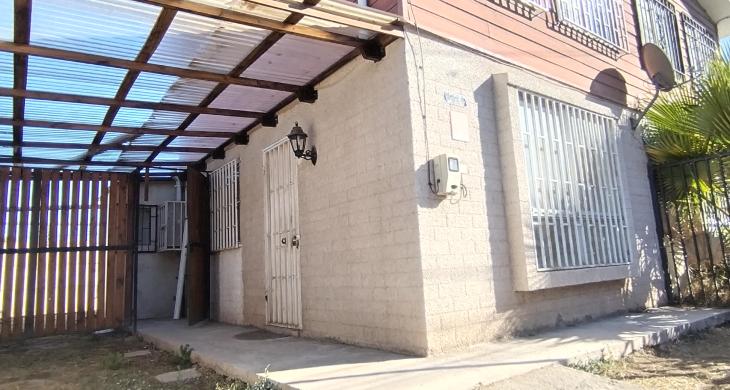 Parte trasera con patio 