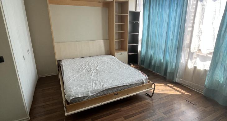 Cama y cortinas