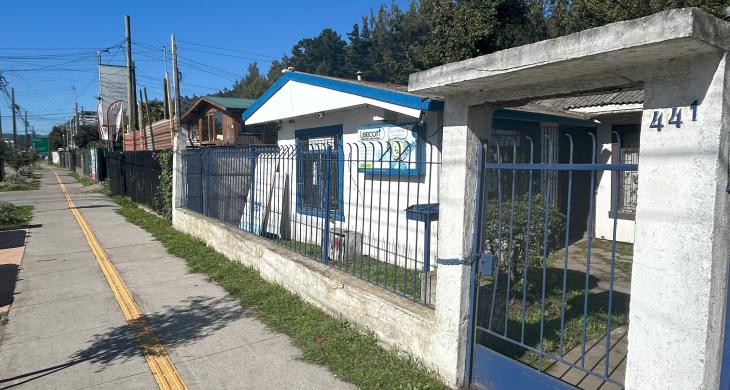 Frente una de las propiedades del lote