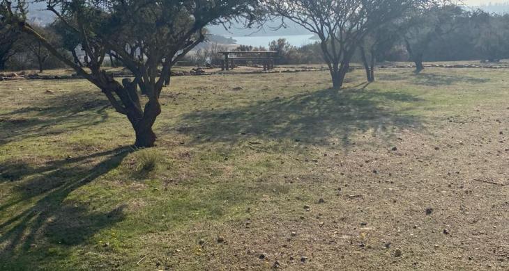 Area común del condominio Penínsulña del Lago, salida al embalse