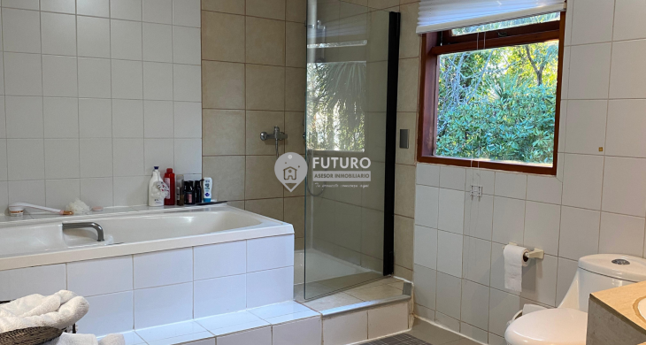 baño principal con jacuzzi