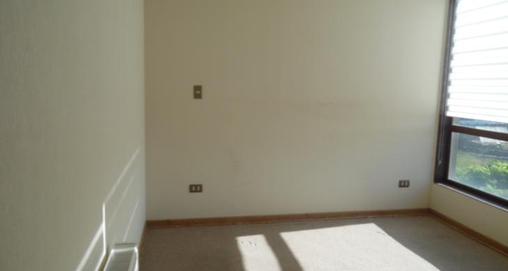 dormitorio principal en suite con wolking closet