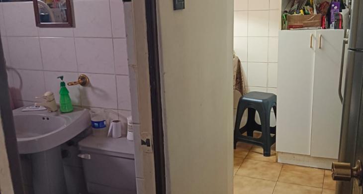baño lado de sala de estar