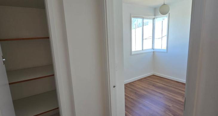 vista desde pasillo segundo piso al tercer dormitorio