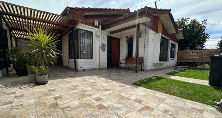 Frontis de la propiedad desde el interior del terreno