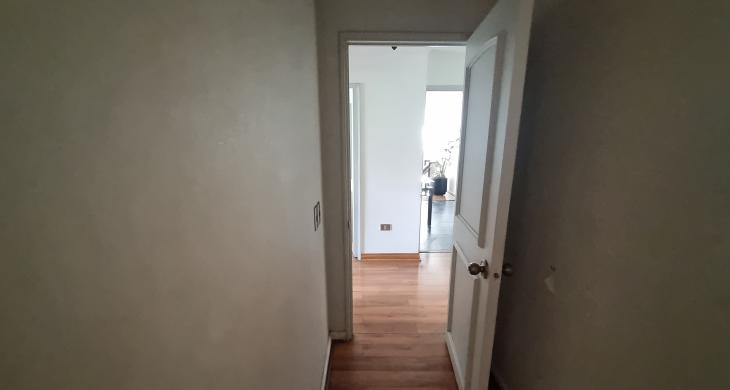 Pasillo a habitaciòn principal.