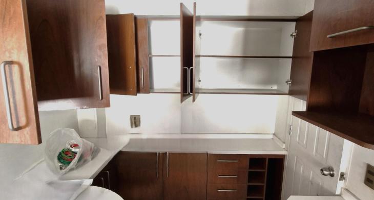 Cocina amoblada, otro ángulo