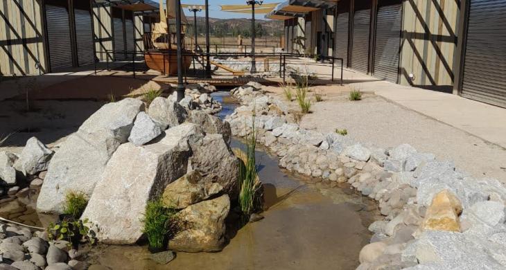 Estratñaégicamente ubicado en el camino a Viña del Mar y a la salida de la autipista del Aconcagua