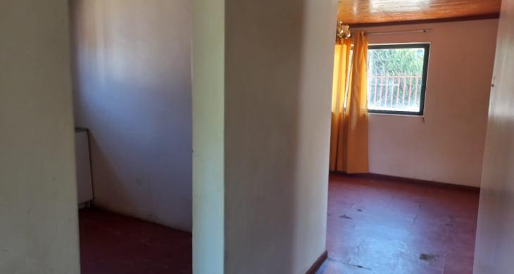 amplias dependencias y dormitorios