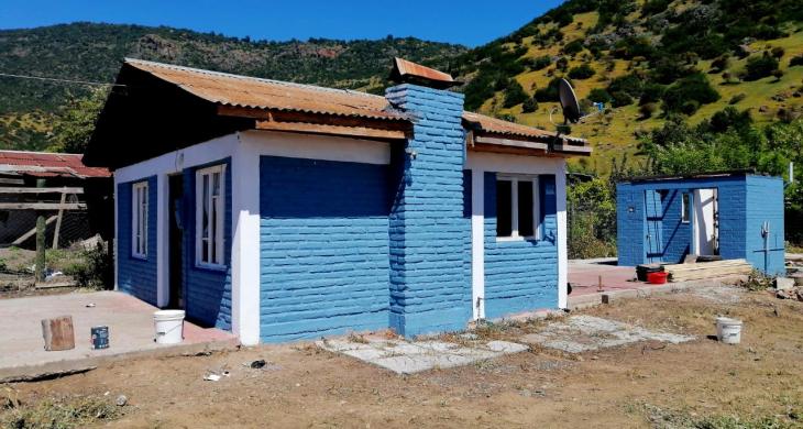 Casa de 2D, atrás el baño