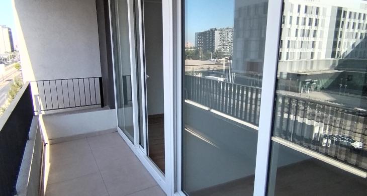 Balcón que abarca todo el departamento 